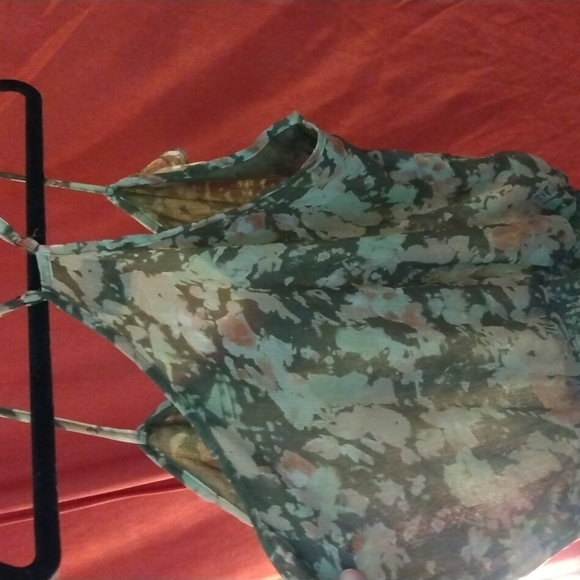 Mudd sleeveless top camo green size L in great used condition - Picture 12 of 16